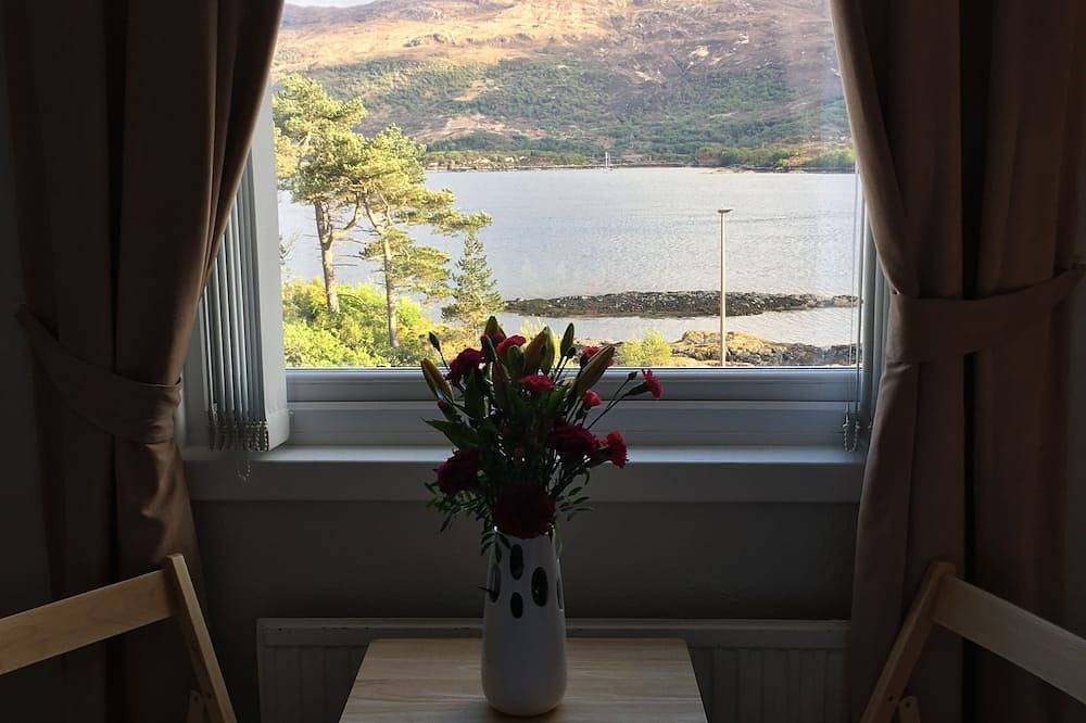 Amazing Views to Isle of Skye! 1 mile . in Kyle of Lochalsh, Highlands