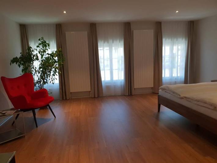 Hotel für 3 Personen, mit Balkon und Terrasse sowie Garten und Ausblick in Murten
