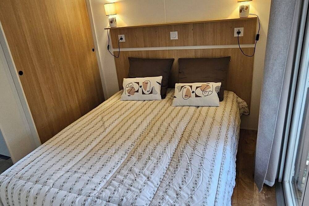 Mobil Home Dans un Camping 4 Étoiles, au Porte du Mont Pilat alt 1400m in Condrieu, Pilat Regional Nature Park