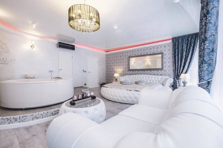 Ferienwohnung für 2 Personen, mit Pool und Whirlpool sowie Garten - 1