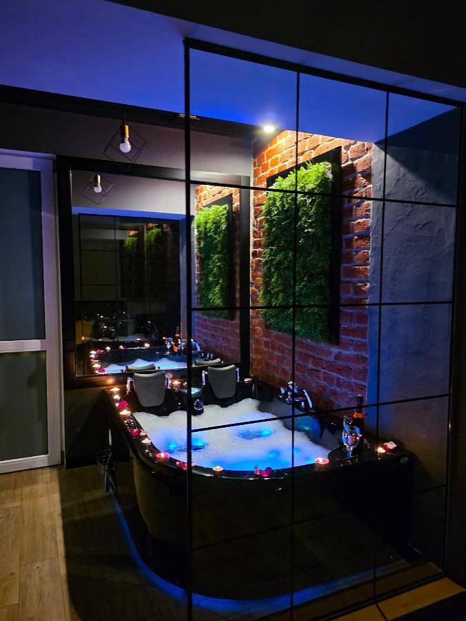 Apartament wakacyjny dla 4 osób, z jacuzzi i balkon w Sanok