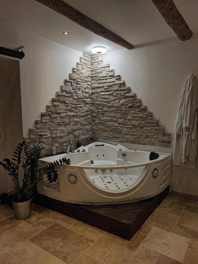 Appartement entier, Two-Bedroom Apartment in Beaux, Haute-Loire