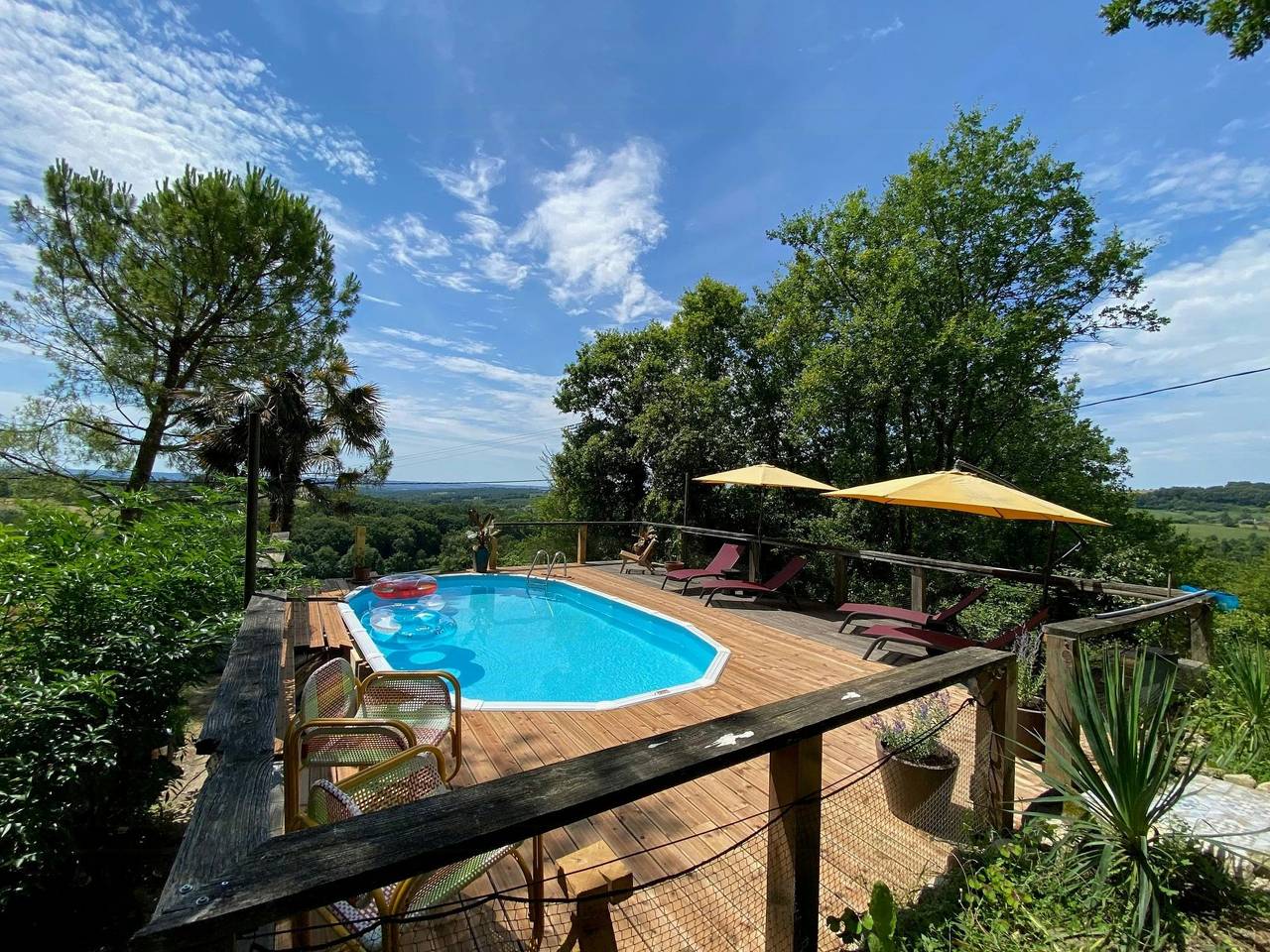 Artist's home near medieval villages in Beaugas, Villeneuve-sur-Lot region