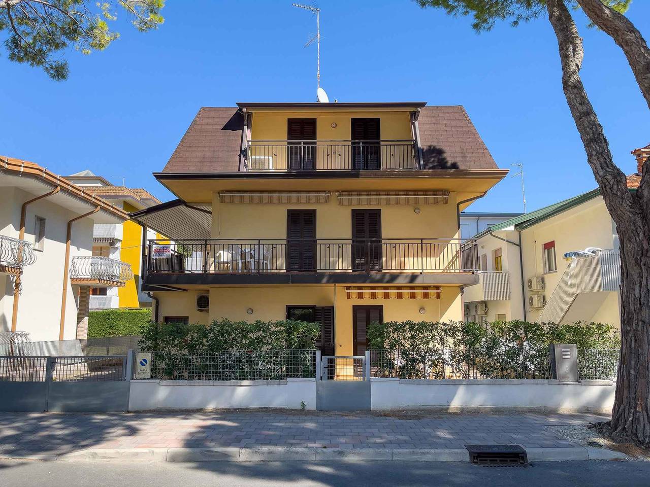 Ganze Ferienwohnung, Ferienwohnung mit Terrasse und Klimaanlage im Erdgeschoss  in Lignano Sabbiadoro, Udine Provinz