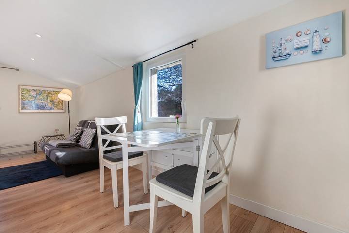 Appartement entier, Maison de vacances 'Ty Melen' avec terrasse partagée, jardin partagé et Wi-Fi in Locmiquélic, Côte des Mégalithes