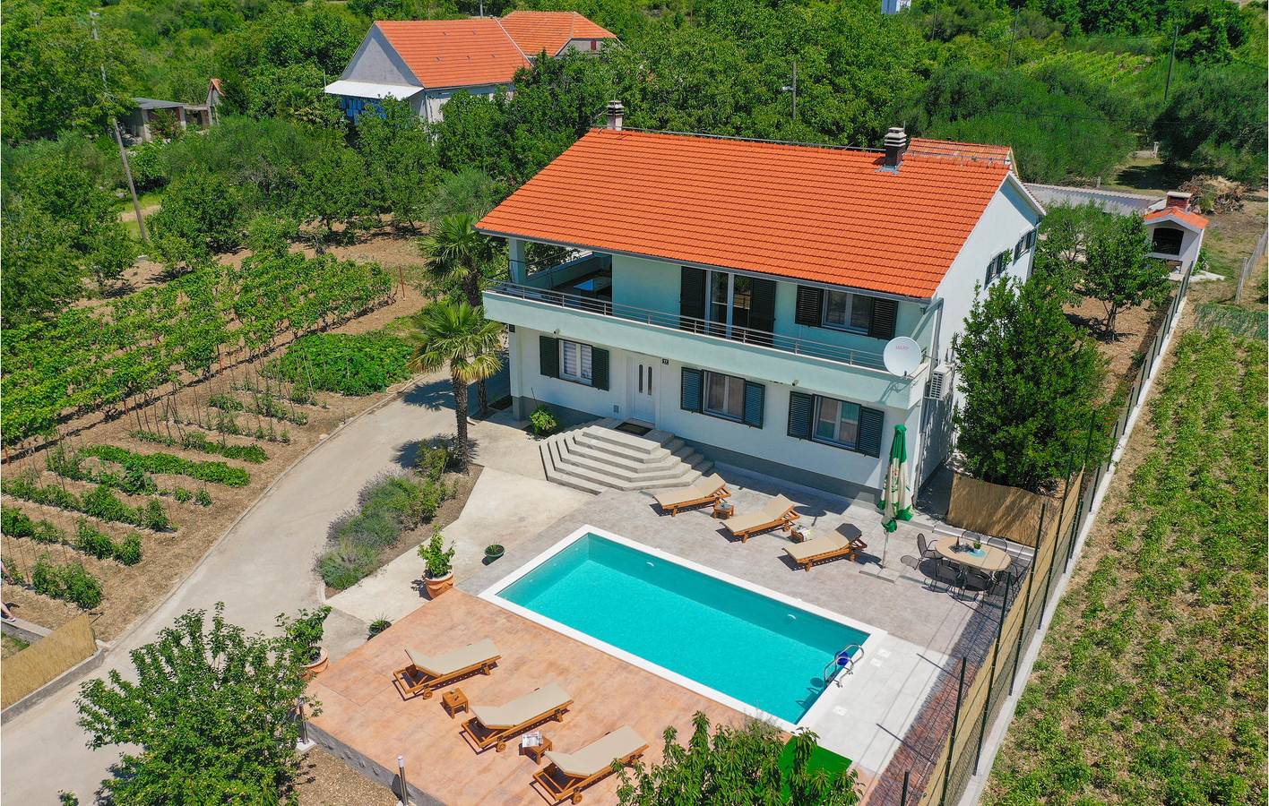 Geheel vakantieappartement, Vakantieappartement voor 6 personen met terras in Dalmatian Zagora