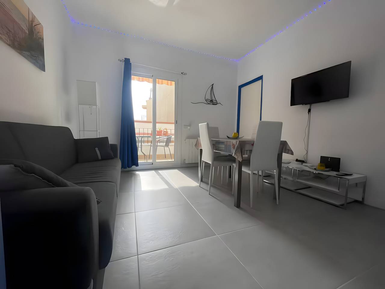 Entire apartment, Apartment 'De Playa' with Sea View, Balcony and Air Conditioning in Calafell, Costa Dorada