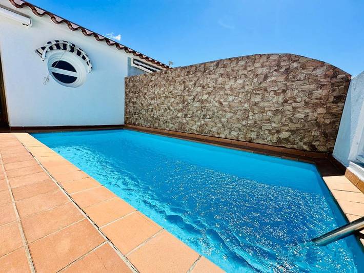Appartement de vacances pour 4 personnes, avec piscine ainsi que vue et terrasse, animaux acceptés