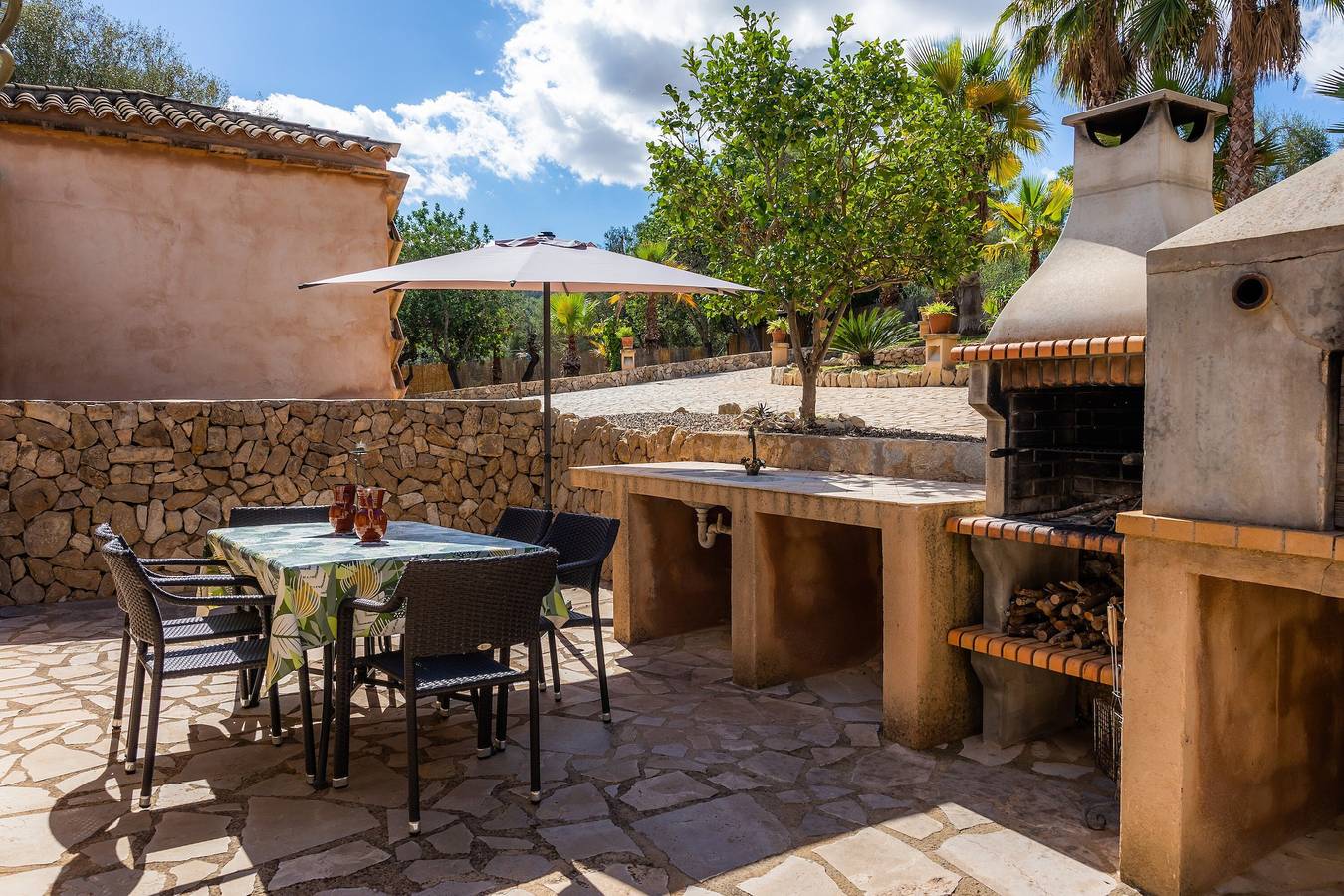 Casa de campo del siglo 18, en mallorca con aire acondicionado y wifi in Petra, Interior de Mallorca