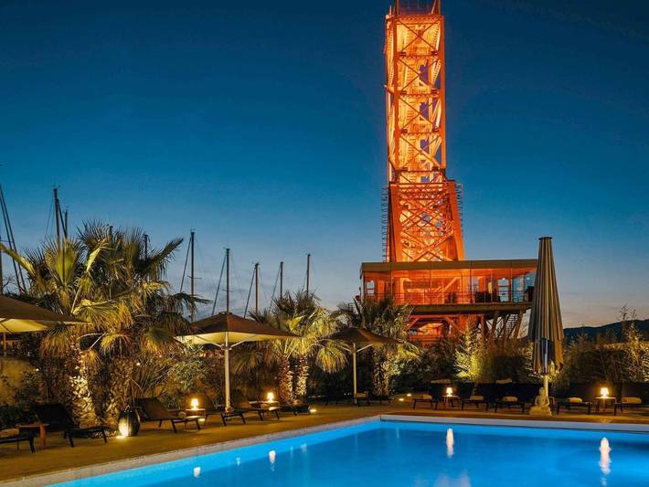 Hôtel pour 3 personnes, avec sauna ainsi que piscine et terrasse