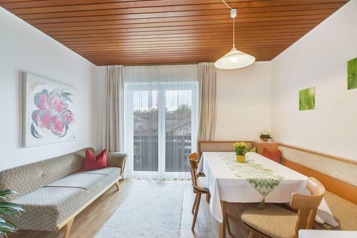 Ganze Wohnung, Apartment 'Wennesz 1' mit Bergblick, Gemeinschaftsgarten und Wlan in Chieming, Chiemsee
