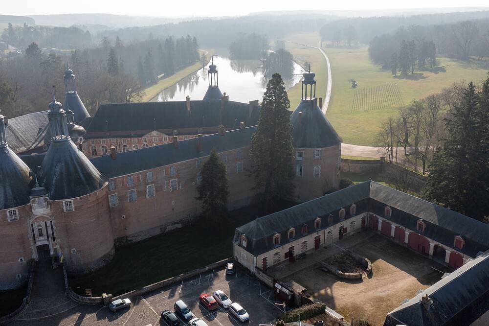 Château de Saint-Fargeau stables in Saint-Fargeau, Auxerre und Umgebung