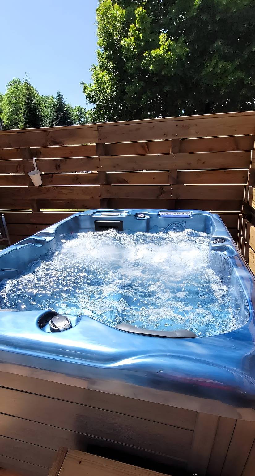 Chambre d'hôtes « Chambre Châtaigneraie » avec terrasse et jacuzzi privatif in Soulages, Région de Saint-Flour