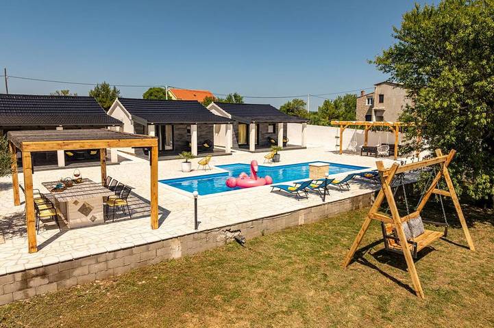 Ferienhaus für 9 Personen, mit Garten