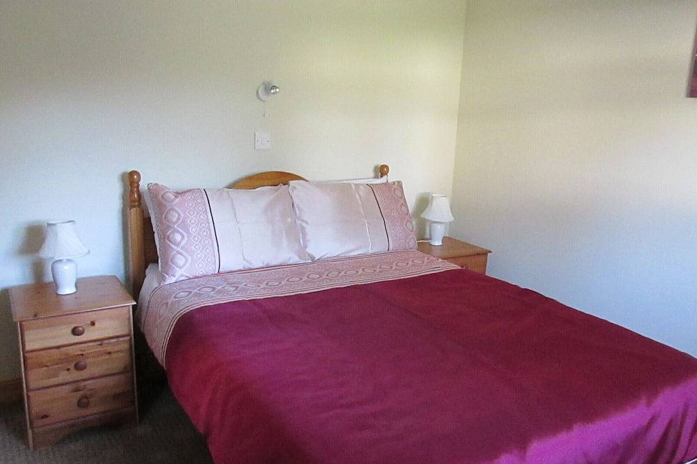 Cosy 3 Bedroom Cottage\nsleeps 6\nwheelchair accessible\nlarge Garden\nswing & Slide in County Wicklow