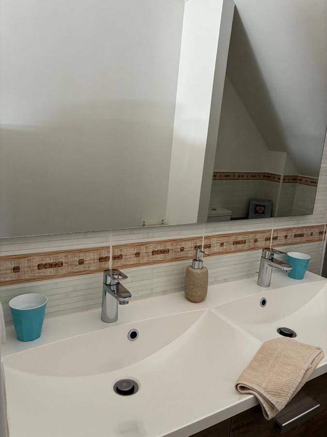 Location de vacances pour 3 personnes, avec terrasse ainsi que vue et jardin dans Livarot-Pays-d'Auge - 4