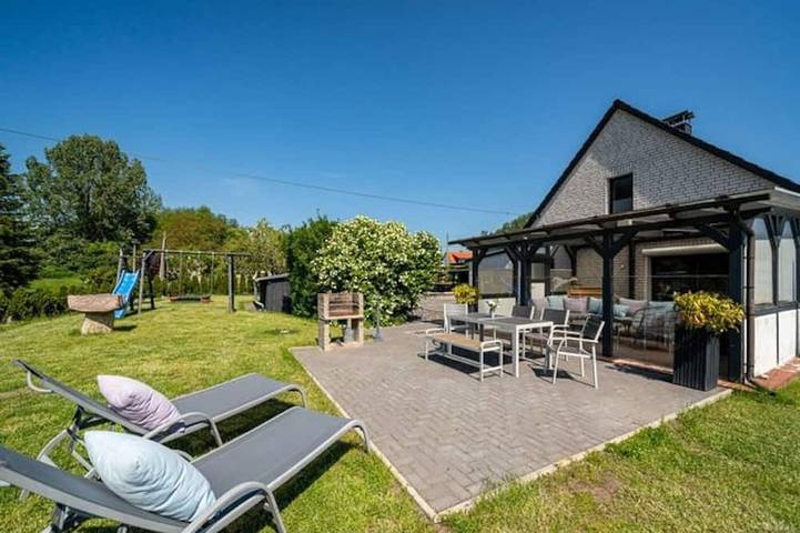 Ferienhaus für 6 Personen, mit Balkon und Whirlpool sowie Garten und Sauna