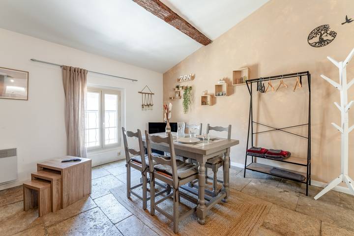 Hel lejlighed, Cozy Apartment in the Heart of Beaucaire – Sleeps 2 to 4 in Beaucaire, Nimes Området