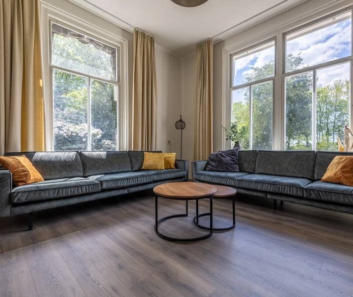 Stilvolles 10-Personen-Landhaus mit Whirlpool, Fasssauna und großem Garten bei Sneek in Ijsselmeer