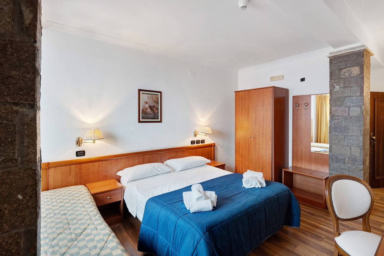 Bed and Breakfast H Pompeii Ruiins - Habitación Triple Estándar 8 in Pompeya (Nápoles), Parque nacional del Vesubio