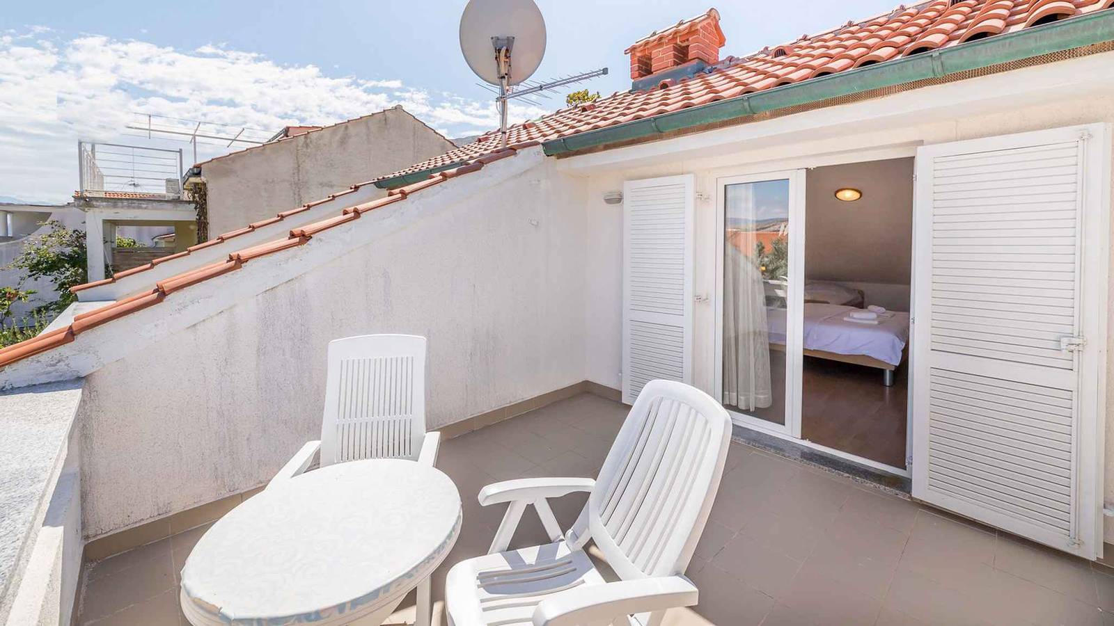 Ganze Ferienwohnung, Ferienwohnung mit Terrasse und Klimaanlage  in Zarok, Baska