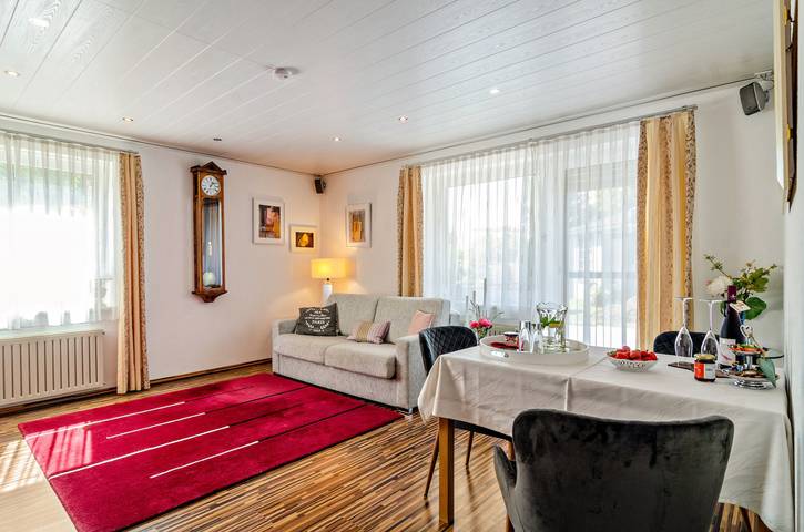 Ganze Wohnung, Ferienwohnung 'Fewo Wegen' mit Bergblick, privater Terrasse und Wlan in Salem, Region Bodensee-Oberschwaben