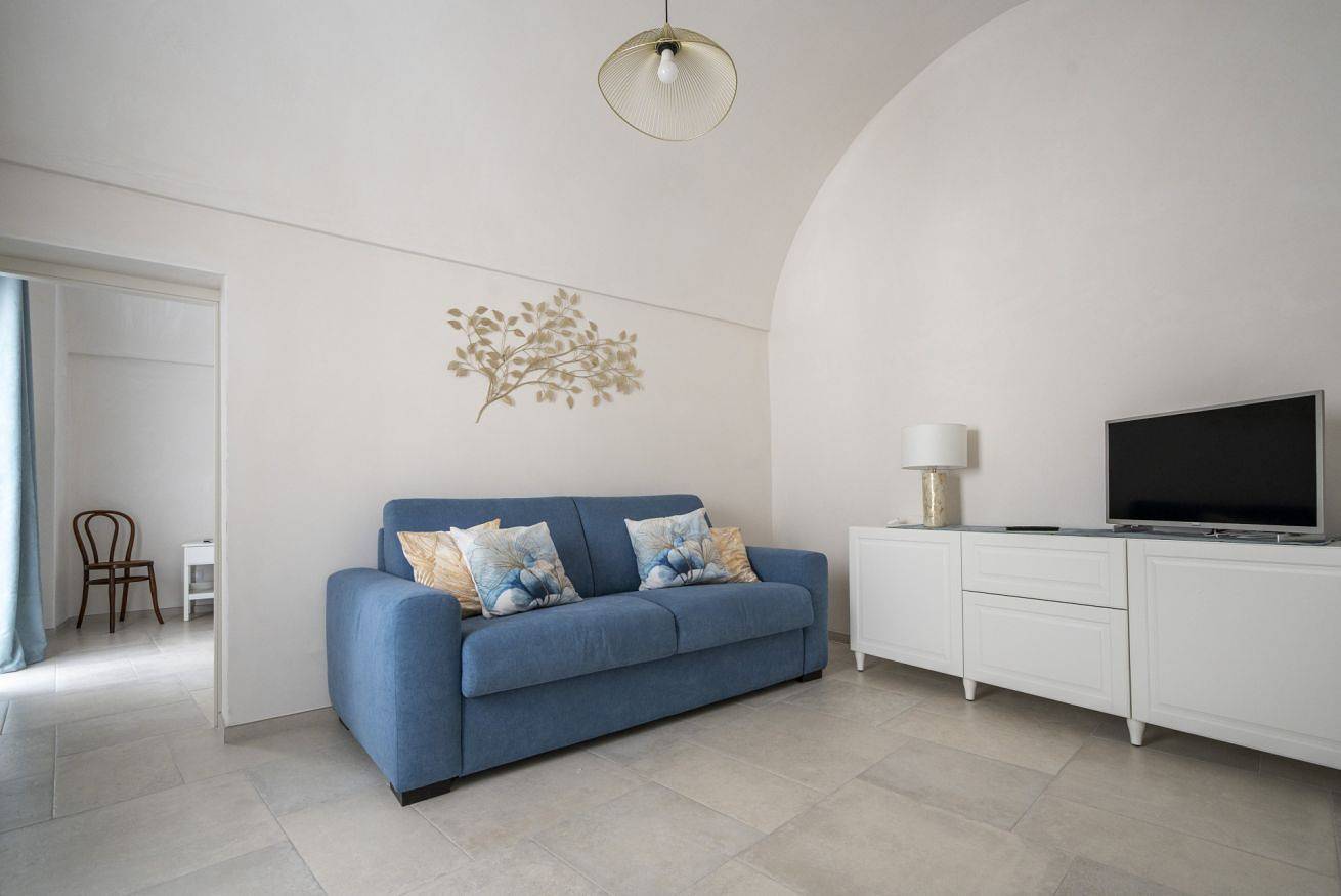 Ganze Wohnung, Guesthost - Heart of Monopoli: Seaview Terrace Apartment in Cala Porta Vecchia, Monopoli