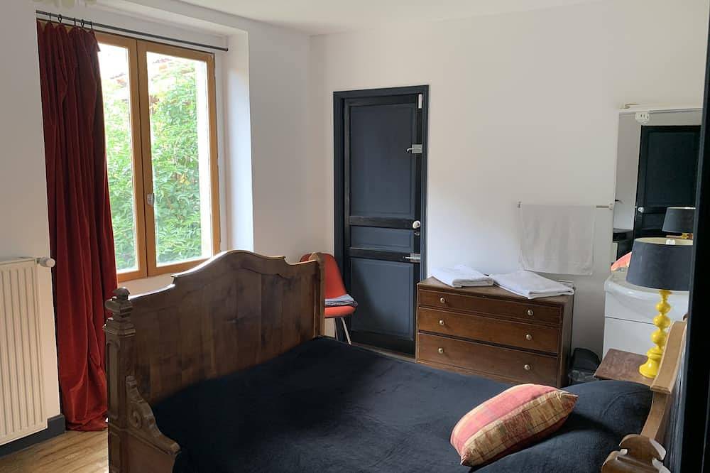 Townhouse 26, Chambres d'hôtes, gite, hôtel, chambres doubles, petit appartement in Civray, Vienne