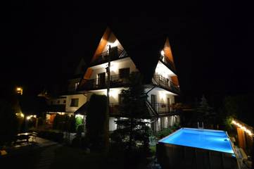 Cottage pour 2 personnes, avec vue ainsi que jardin et piscine à Poronin