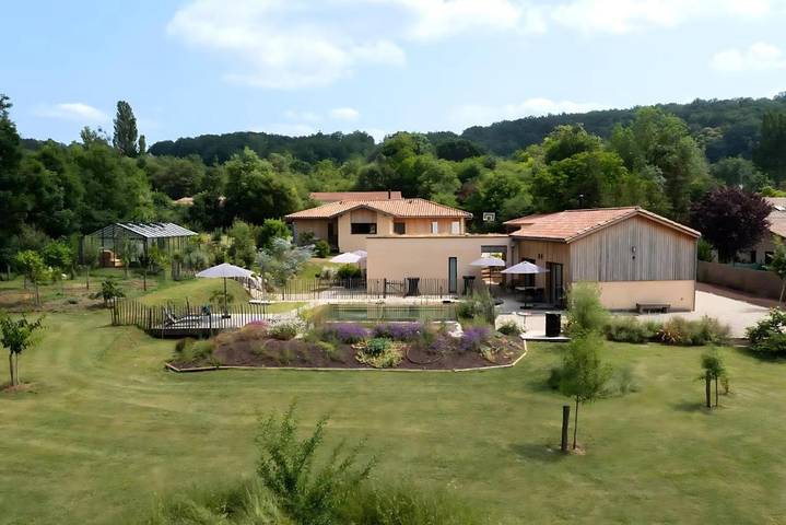 Maison d’hôte pour 4 personnes, avec jardin et terrasse ainsi que piscine et vue à Pont-du-Casse