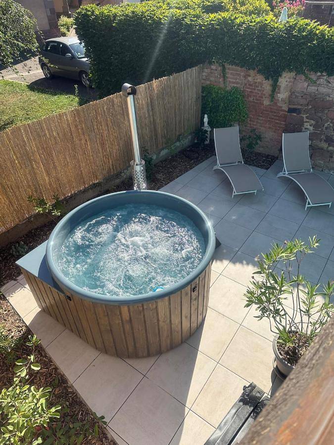 Gîte pour 6 personnes, avec terrasse et jacuzzi, animaux acceptés à Niedernai