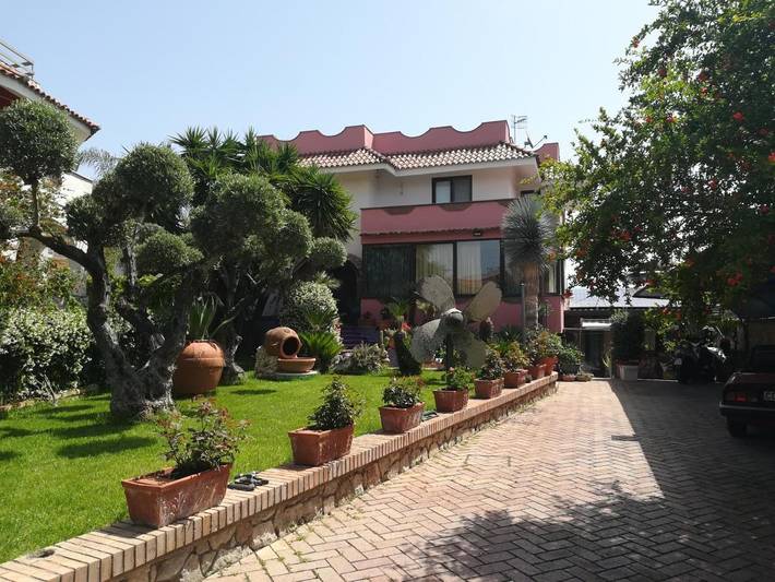 Villa per 10 persone, con Balcone e Idromassaggio nonché Terrazza e Giardino a Formia