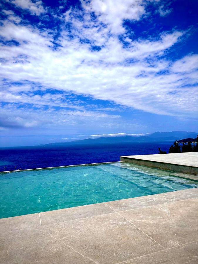 Villa pour 2 personnes, avec vue ainsi que piscine et jardin à Ithaque - 2