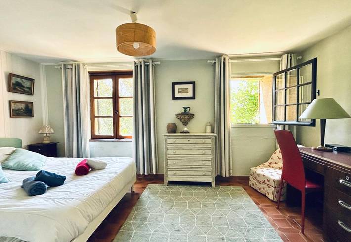 Chambre d’hôte pour 10 personnes, avec piscine ainsi que vue et jardin à Badefols-sur-Dordogne