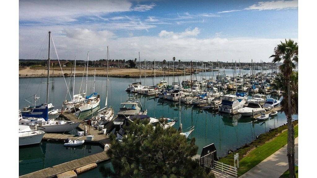 Twin Palms Ventura Pierpont Beach Bungalow Steps from the Ocean Newly Renovated in Ventura Beach, Ventura