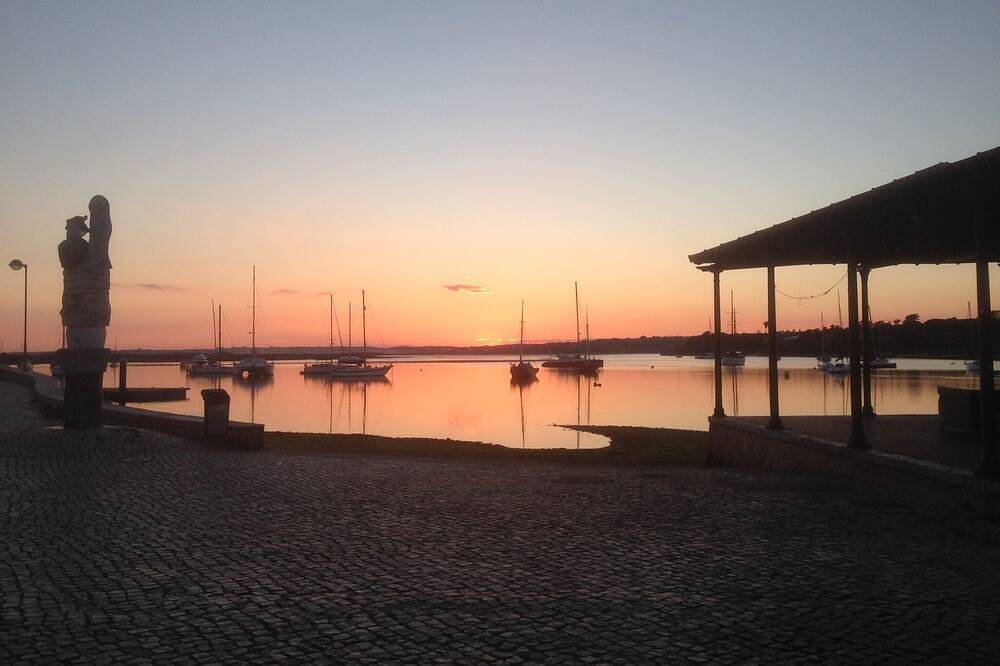 Alvor-Villa in der Nähe von Strand und lebhafte Stadt. Zu Fuß zum Strand, Cafés, Bars, Restaurants in Alvor, Faro Distrikt
