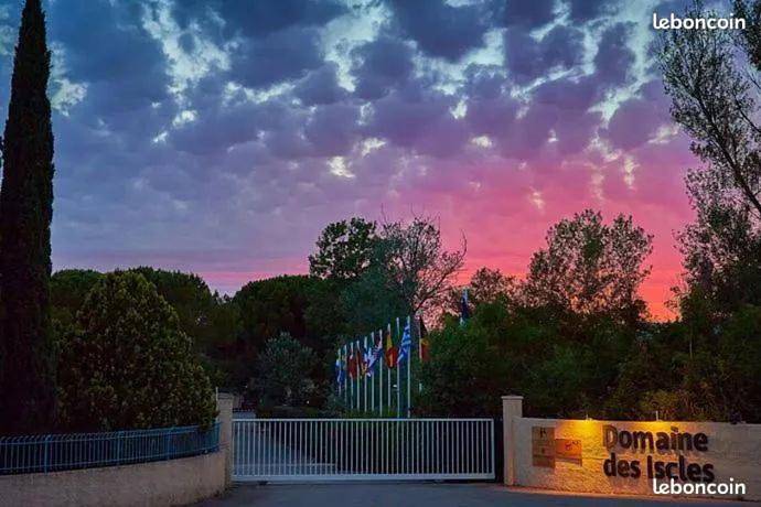 Camping pour 6 personnes, avec piscine et jardin, animaux acceptés à La Roque-d'Anthéron - 4