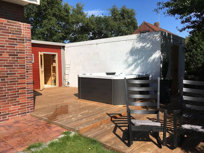 Ferienhaus für 8 Personen, mit Whirlpool und Terrasse sowie Sauna in Neßmersiel