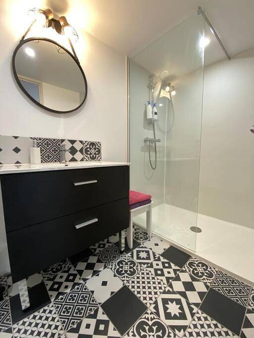 Appartement entier, Appart 2 pièces 35m2,centre ville, parking gratuit in Bourges, Région de Bourges
