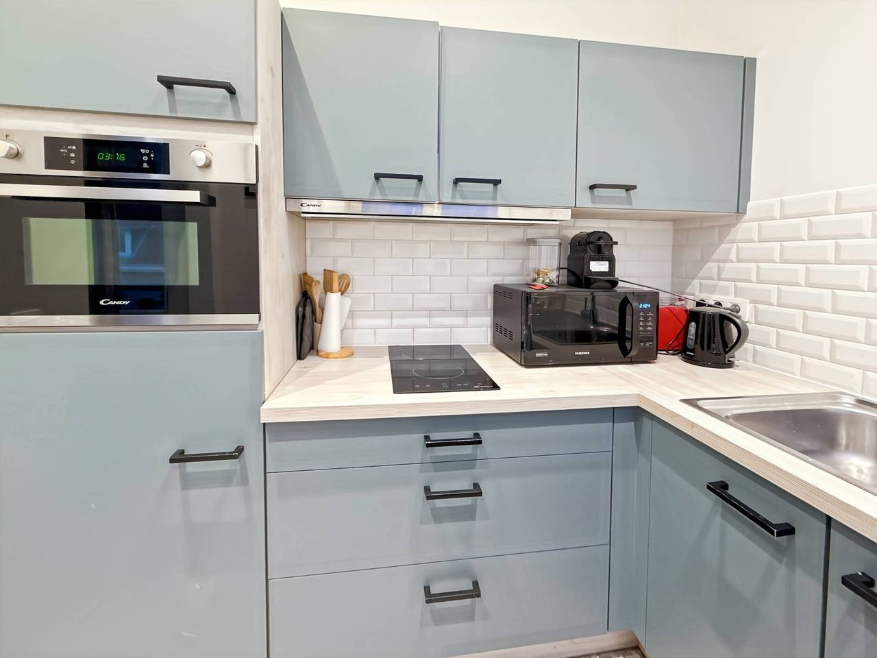 Entire studio, New Self Check In Studio 2 Floor Near Chatelain in Saint-Gilles (Belgium), Brussels region