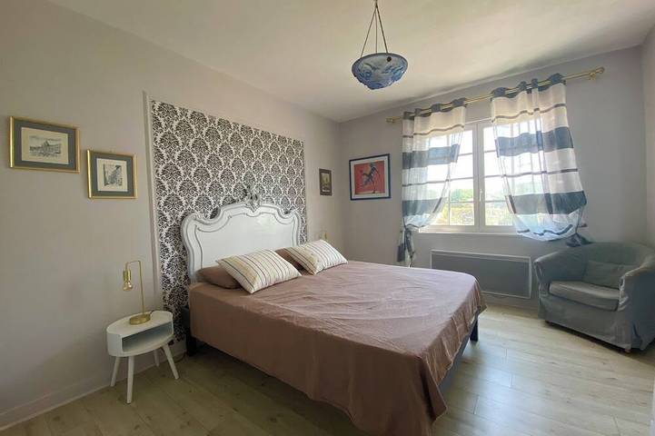 Large charming house with swimming pool, huge garden and close to state forest in Saint-Laurent (Cher), Vierzon Region