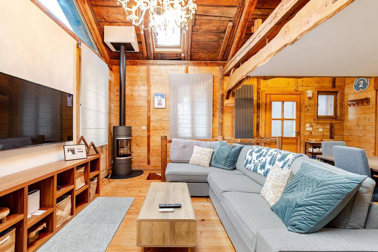 Anémones Chalet, central, 4 bedrooms, sauna and parking in Brevent-Flegere, Chamonix-Mont-Blanc