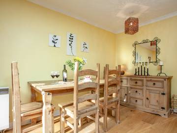 Log Cabin for 4 People in Devon, South West England, Photo 4