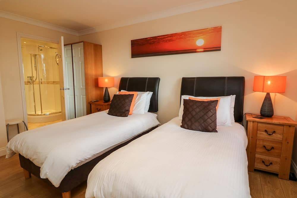 Beach Lodge, family friendly, country holiday cottage in Woolacombe in Woolacombe, Devon