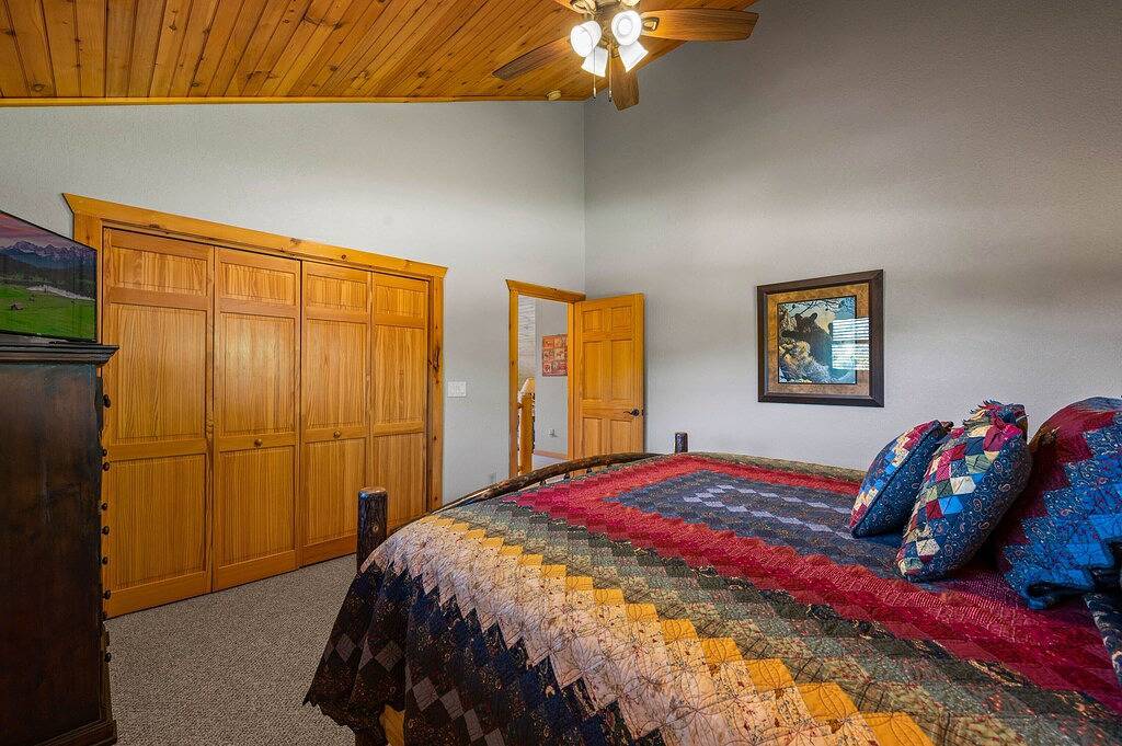 Chestnut Lodge ~ Spring Fun by Willow Tree Cabins in Blue Ridge Parkway, Maggie Valley