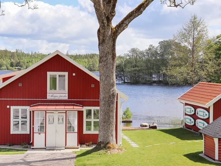Chalet für 14 Personen, mit Terrasse und Garten sowie Sauna und Seeblick in Südschweden