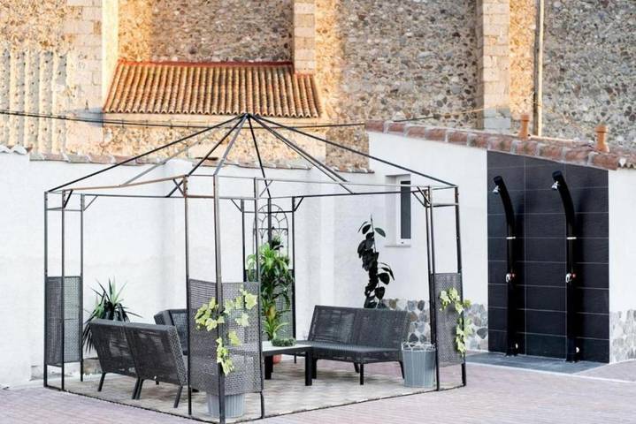 Casa de vacaciones para 32 personas, con piscina además de jardín y jacuzzi en Comarca de Ávila - 3