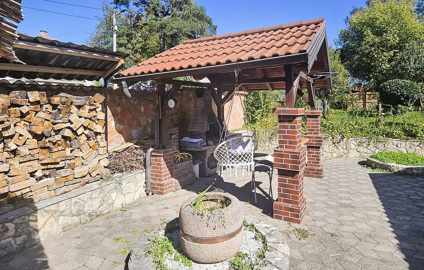 Geräumige 200 m² große Wohnung mit Pool in der Nähe des Stadtzentrums von Karlovac in Karlovac, Karlovac und Umgebung