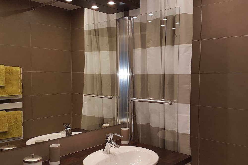 Appartement entier, Grand Studio (36m²) à Montparnasse - Calme & Lumière in Paris, Île de France