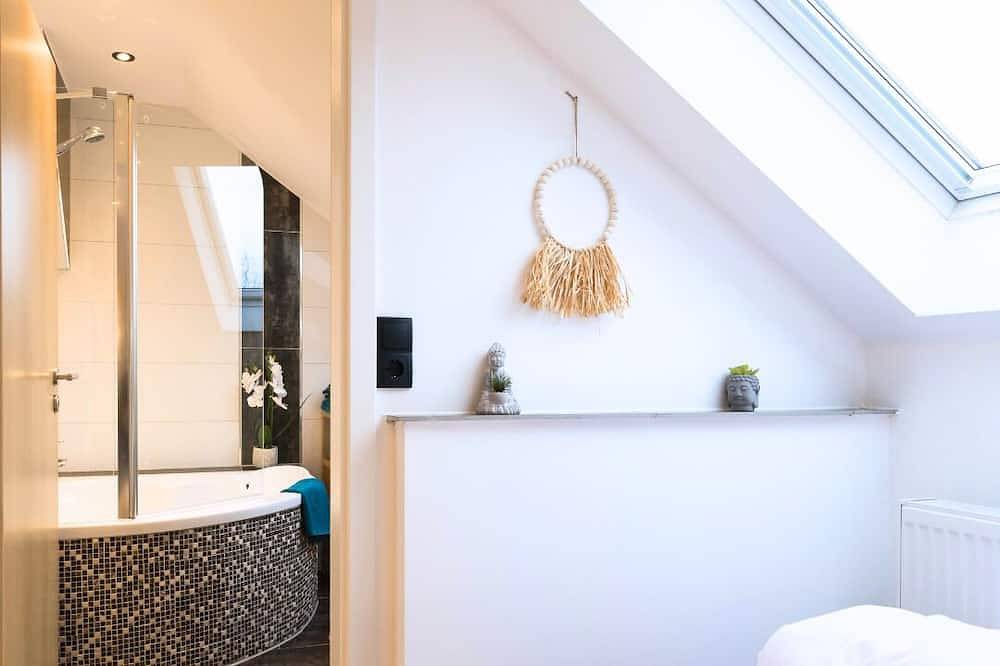 Ganze Wohnung, Baliapartment, Küche, Parkplatz, 24h Digital Checkin, Wlan 150Mbit in Hof, Oberfranken